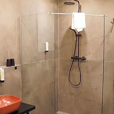 7rooms - Self Check-in Hotel *